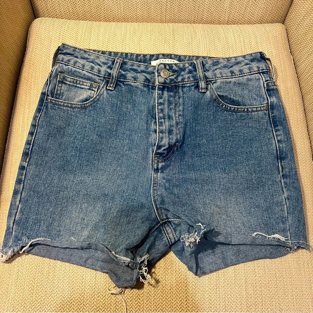 Pacsun size 28 Mom Jean shorts